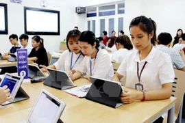 Australia ayuda a Vietnam a mejorar enseñanza en línea 