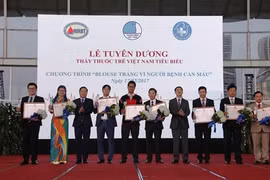 Honran a los 10 jóvenes médicos más sobresalientes de Vietnam 