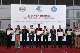 Honran a los 10 jóvenes médicos más sobresalientes de Vietnam 
