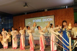 Stand de Vietnam en Feria Internacional Dijon atrae a público francés 