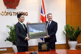Reino Unido aspira a impulsar nexos comerciales con Vietnam