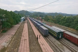 Inauguran servicio ferroviario de carga entre ciudades de Vietnam y China