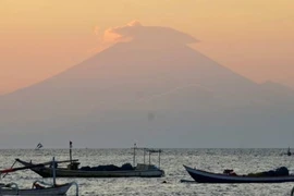Indonesia eleva nivel de alerta del volcán en Bali