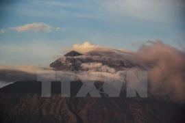 Erupción del volcán Agung afecta al turismo en Bali