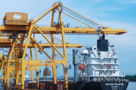 Debaten en Vietnam propulsores para el crecimiento económico