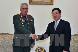 Vicepremier y canciller de Vietnam recibe a presidente del Comité Militar de UE