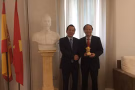 Funcionarios de Hanoi visitan Suiza y España