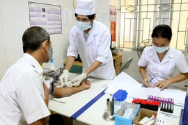 Cerca de 470 mil vietnamitas se benefician de chequeos médicos gratuitos