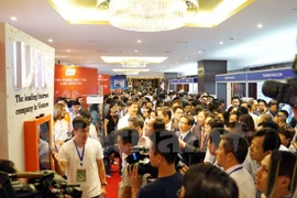 Efectúan cumbre de informática y comunicación de Vietnam 