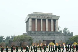 Rinden homenaje a Ho Chi Minh con motivo de aniversario de Partido Comunista 