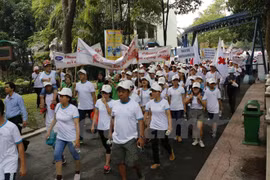 Más de cinco mil personas participan en caminatas benéficas por victimas de Dioxina