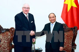 Primer ministro de Vietnam promete condiciones favorables para empresas extranjeras