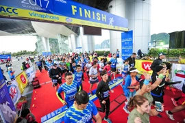 Miles de atletas participan en concurso internacional de maratón en Ciudad Ho Chi Minh