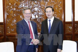 Presidente vietnamita elogia aportes de embajador español a nexos bilaterales