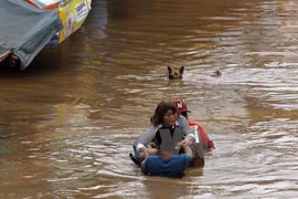 Asciende a 200 el número de muertos por la tormenta Tembin en Filipinas