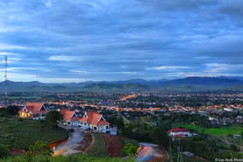 Ciudad Ho Chi Minh estrecha cooperación con localidad laosiana de Xieng Khouang