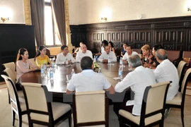 Vietnam y Cuba comparten experiencias de desarrollo de la prensa