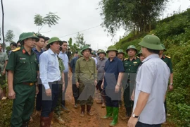 Dirigente del Gobierno dirige búsqueda de víctimas de deslizamiento de tierra en Hoa Binh
