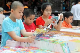 Cierra sus puertas Calle de libros en Hanoi