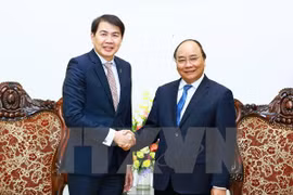 El primer ministro de Vietnam, Nguyen Xuan Phuc, y el presidente y director general de CapitaLand, Lim Ming Yan