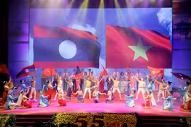 Visita del máximo dirigente pardista de Laos a Vietnam contribuirá a fomentar solidaridad especial bilateral