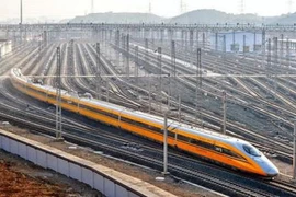 Vía ferroviaria Laos-China entrará en servicio en diciembre de 2021 