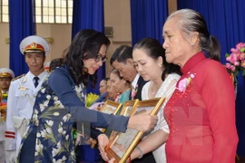 Exhiben retratos de Madres Heroicas de Vietnam