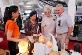 Presentes empresas extranjeras en exhibición de sector de construcción en Hanoi