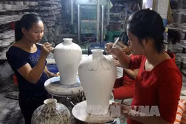 Artesanos de Phu Lang fieles a la alfarería tradicional vietnamita
