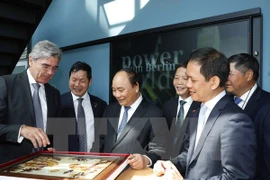 Premier de Vietnam se reúne con alcalde de Berlín