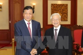 El secretario general del Partido Comunista de Vietnam (PCV), Nguyen Phu Trong, recibe al miembro permanente del Buró Político y secretario del Secretariado del Partido Comunista de China, Liu Yunshan