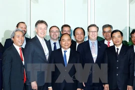 Premier promete facilitar inversión extranjera en Vietnam