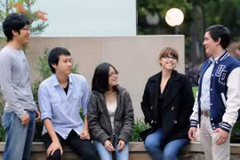 Estudiantes australianos de 18 universidades vendrán a estudiar en Vietnam