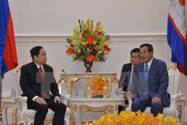 Dirigentes de Camboya reciben a presidente del Frente de la Patria de Vietnam 