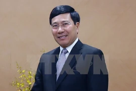 Vicepremier de Vietnam visita Embajada en China 