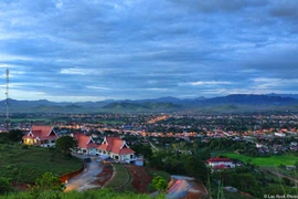 Ciudad Ho Chi Minh estrecha cooperación con localidad laosiana de Xieng Khouang