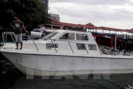 Rescatan a 23 turistas chinos a bordo de barco hundido en Malasia 