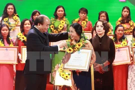 Honran a mujeres científicas vietnamitas con premios Kovalevskaya 