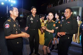 Oficiales jóvenes vietnamitas y camboyanos fortalecen lazos 