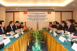 Efectúan foro de tecnología informática y comunicación Vietnam – Laos
