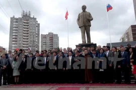 Develan estatua de Presidente Ho Chi Minh en Uliánovsk, tierra natal de Lenin