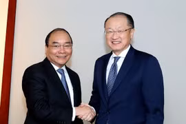 Premier vietnamita cumple intensa agenda de encuentros en Davos
