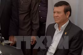 Tribunal camboyano mantiene orden de arresto contra líder de partido opositor