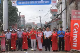Canon ayuda a iluminar caminos en provincias vietnamitas