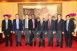 Líder partidista vietnamita recibe a dirigentes de AIIB y de grupo Sunwah 