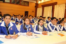 Jóvenes vietnamitas debaten sobre medulares temas de actualidad