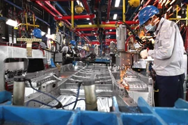 Vietnam necesita políticas estables para atraer más inversiones foráneas