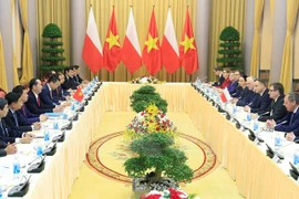 Presidente de Vietnam conversa en Hanoi con homólogo polaco