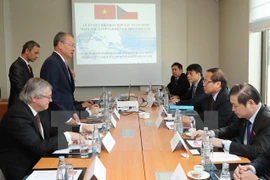 Firman Vietnam y República Checa memorando de colaboración en información