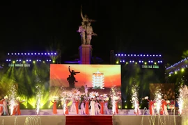 Premier vietnamita rinde tributo a voluntarias caídas en encrucijada de Dong Loc